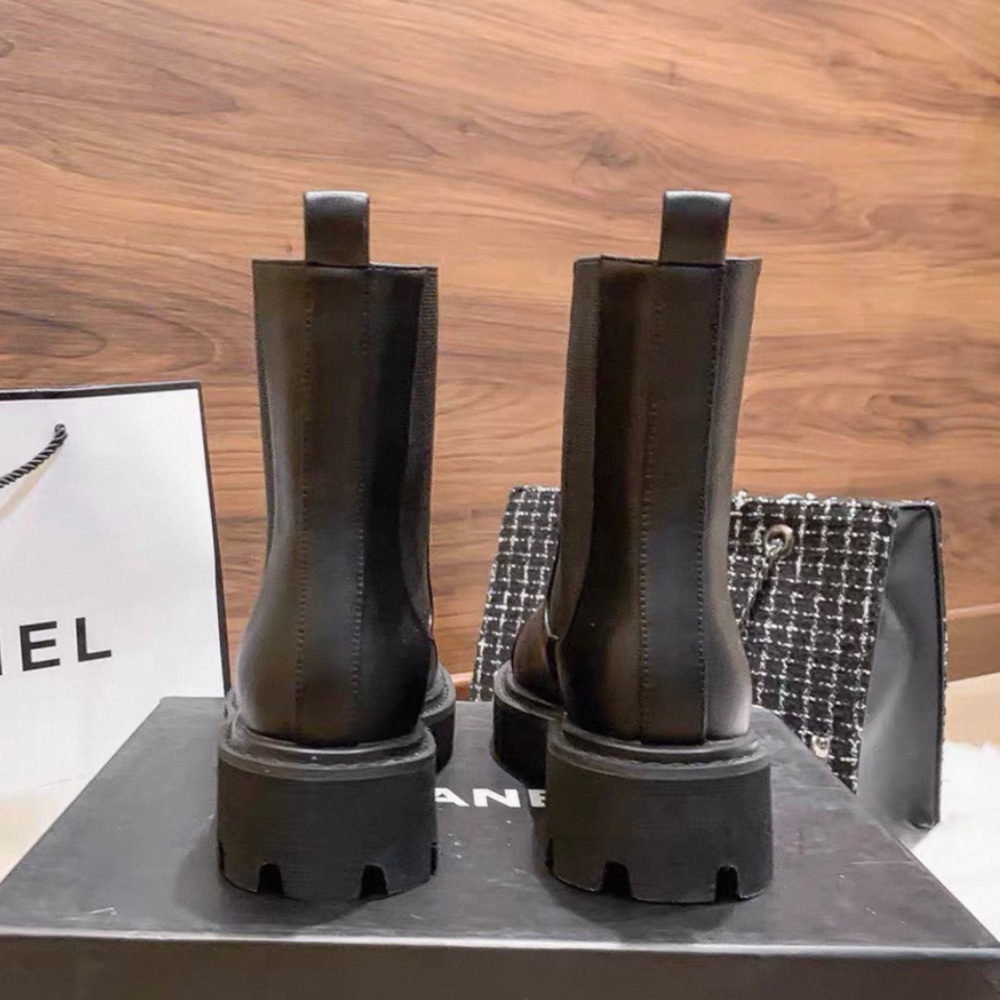 CHANEL Glossy Black Leather Boots - Picture 5 of 6